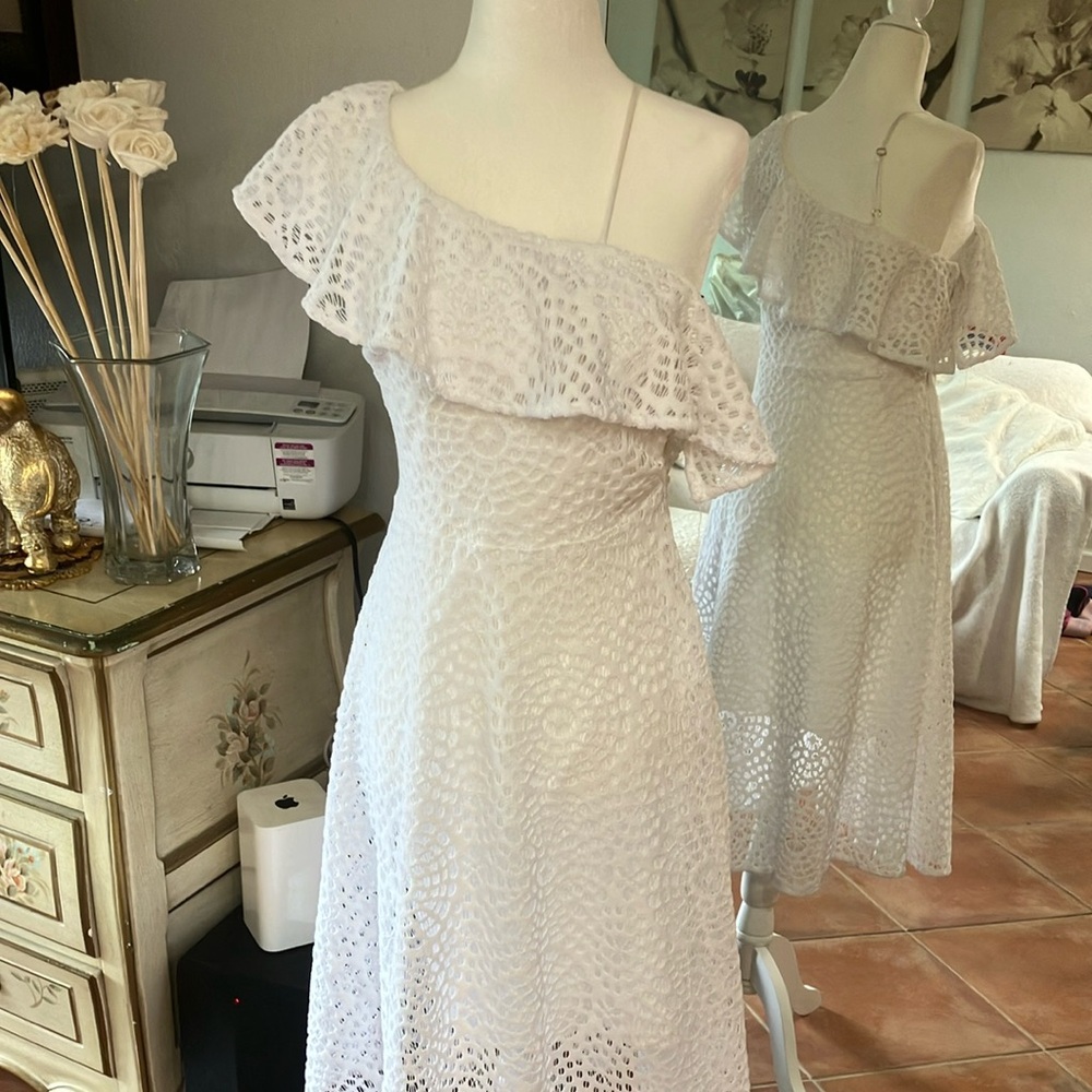 White Lace One-Shoulder Dress
